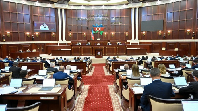 Milli Məclisin növbədənkənar sessiyasının sonuncu iclası başlayıb