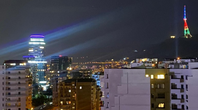 Tbilisi teleqülləsi Azərbaycan bayrağının rəngləri ilə işıqlandırılıb 