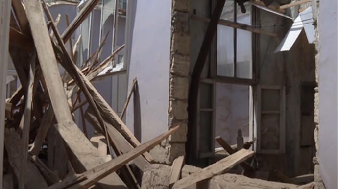 Evində söküntü zamanı üzərinə beton düşdü, öldü 