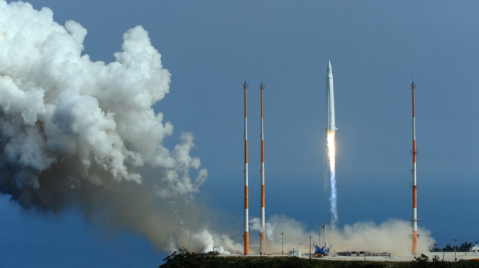 SpaceX  запустила ракету с 53 спутниками сети Starlink