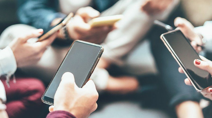 Azərbaycanda telefonların qeydiyyatına görə rüsum AZALDILIR 