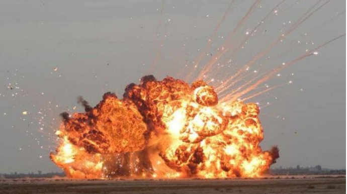 İkinci Dünya Müharibəsindən qalma sursatların eyni vaxtda partlaması anı  - VİDEO