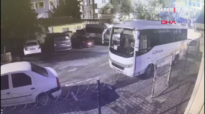 Ana yeni dünyaya gətirdiyi körpəsini zibilliyə atdı  - VİDEO