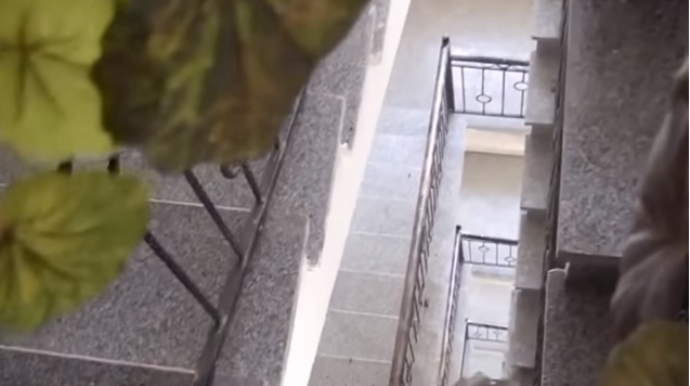 Sərxoş halda pilləkəndən yıxılan 26 yaşlı oğlan öldü 