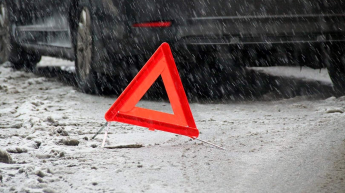 Gənc sürücü qəza törətdi; özü və dostları yaralandı - FOTO 