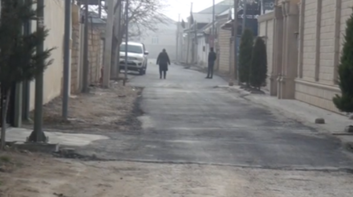 Bu küçədə asfaltlanma işi yarımçıq saxlanılıb  - VİDEO 