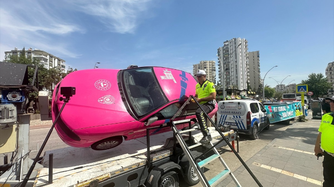 Yol polisi kəmər taxmayan sürücüləri simulyatora mindirdi – VİDEO 