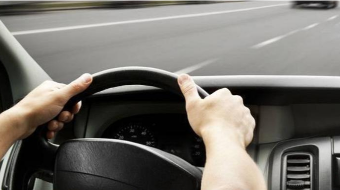 Kontakt Home sürücü axtarır - MAAŞ 600 MANAT 