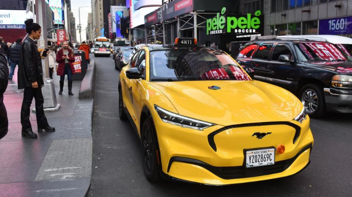 Ford Mustang taksi xidməti göstərən avomobillər sırasına əlavə olunub - FOTO
