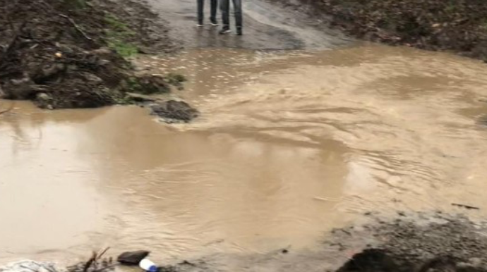 Cəlilabadda körpünü sel suları apardı 