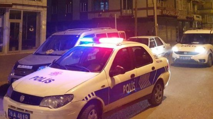 Bacısı ilə mübahisə edən qardaş araya girən anasını öldürdü