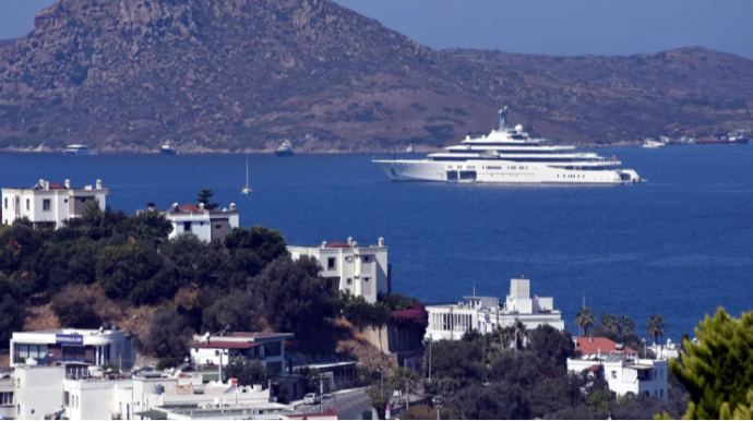 Altı nəhəng yaxta Türkiyə sahillərində lövbər saldı - Rusiyalı milyarderlər Bodrumu seçdi 