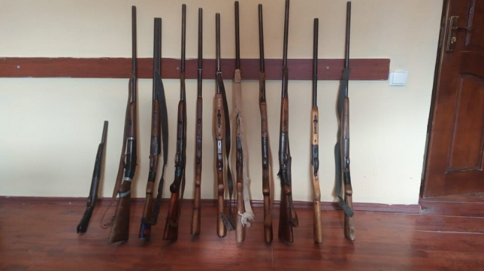 Ağsu sakinləri polisə 11 tüfəng təhvil verdi  - FOTO