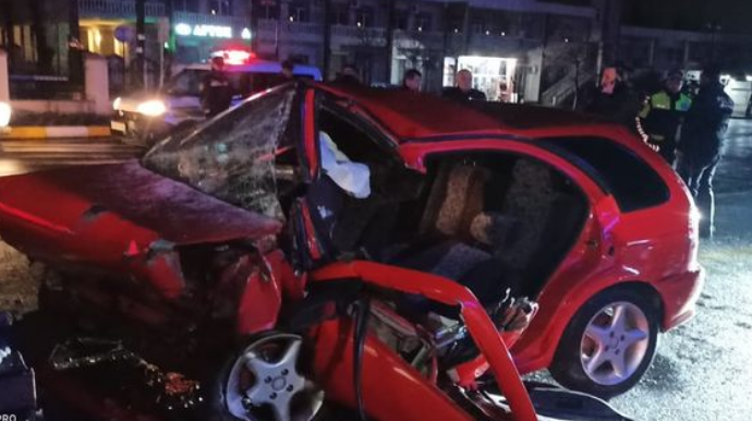 Zaqatalada avtomobil beton maneəyə çırpıldı, ölən var  - FOTO