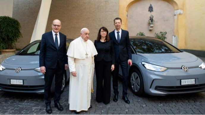 Vatikan bütünlüklə elektromobilə keçir  - FOTO