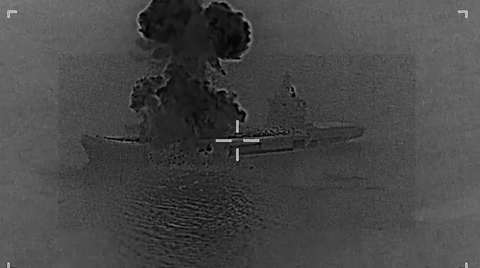 ABŞ İranın drondaşıyan gəmisini vurdu - VİDEO