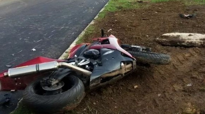 Bakıda minik avtomobili motosikletlə toqquşub, xəsarət alan var 