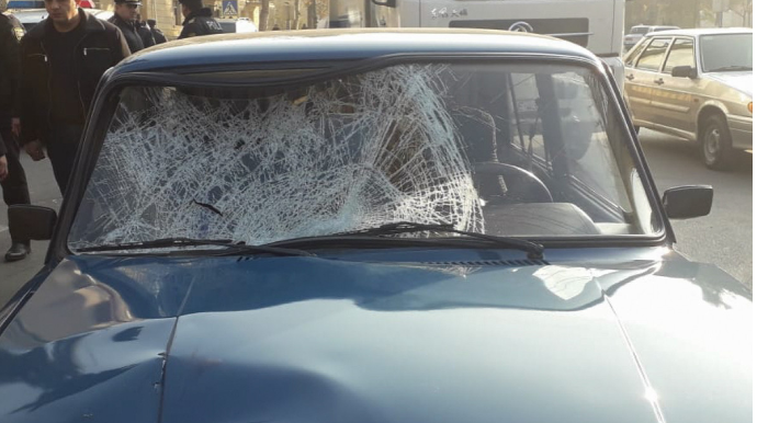 Gəncədə 26 yaşlı oğlanı maşın vurub 