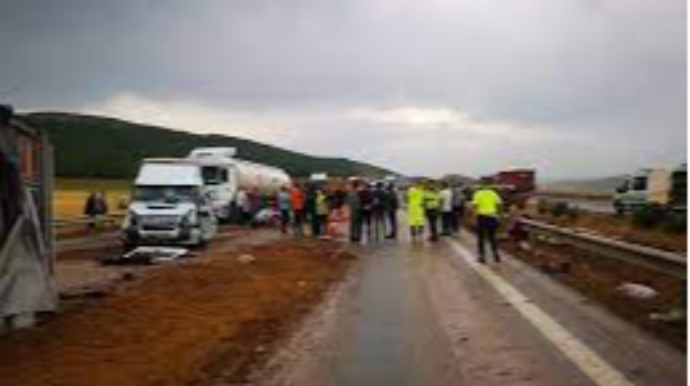 Türkiyədə zəncirvari qəza: 2 ölü, 20 yaralı 