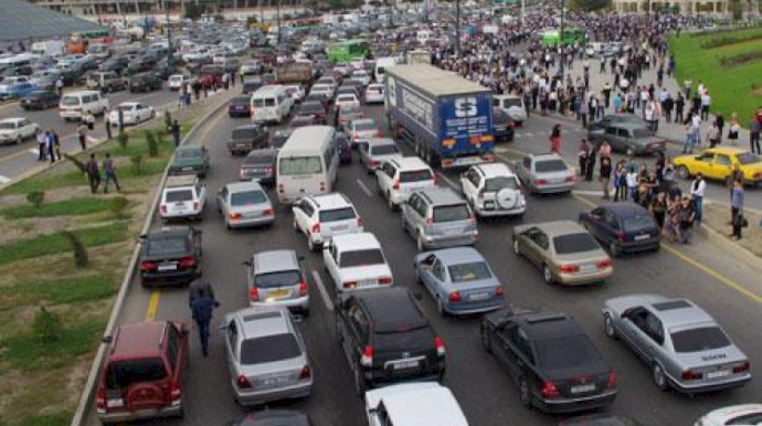 Dəhşətli tıxacların SƏBƏBİ BU İMİŞ – Çıxış yolu tapıldı