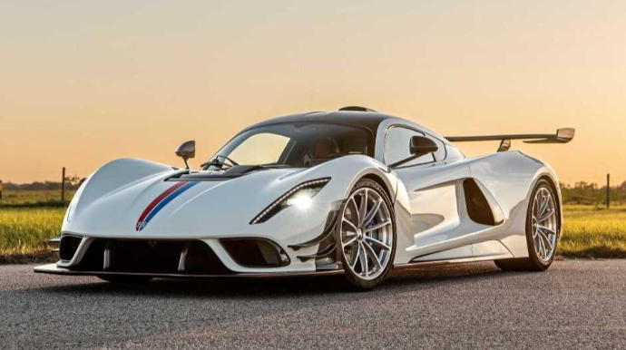 "Hennessey Venom F5" hiperkarı trek versiyasına sahib olub 