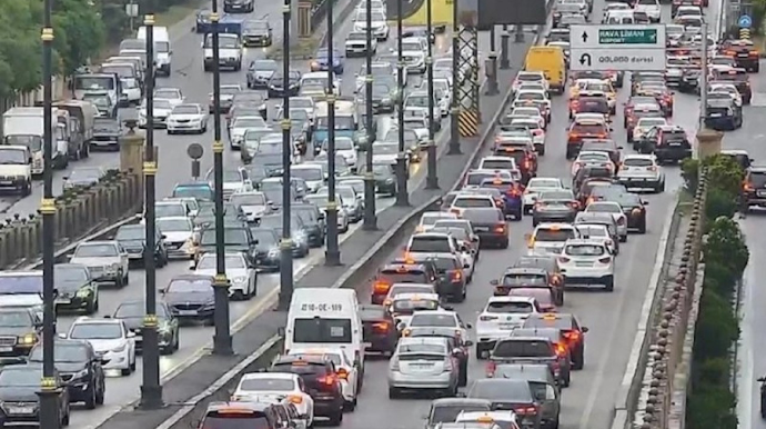 Paytaxtın tıxaclı yolları - SİYAHI 