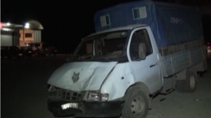 Gəncədə iki yük maşını toqquşub