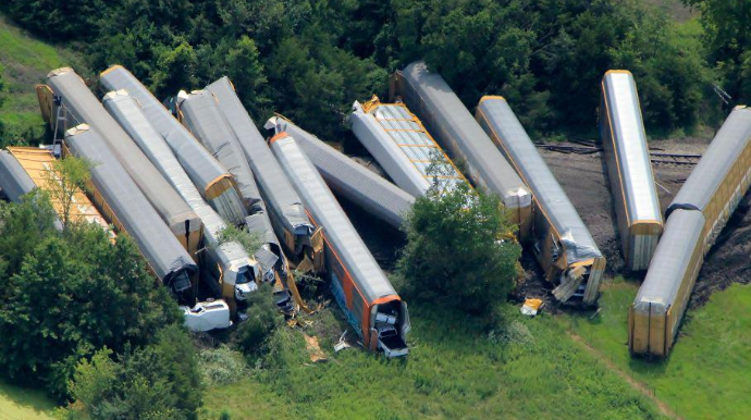Avtomobil daşıyan qatarın onlarla vaqonu relsdən çıxdı - VİDEO - FOTO