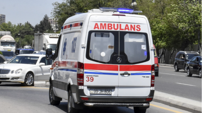 Qadın təcili yardım maşınında uşaq dünyaya gətirdi 