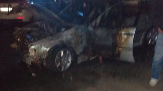 Beyləqanda "Mercedes"in salonu yandı  - FOTO