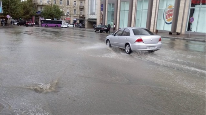 Bakıya 7 aya yağan yağış iki gündə yağdı - ADSEA sədri - VİDEO 