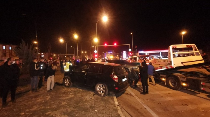 20 avtomobil toqquşub, ölən və yaralananlar var 