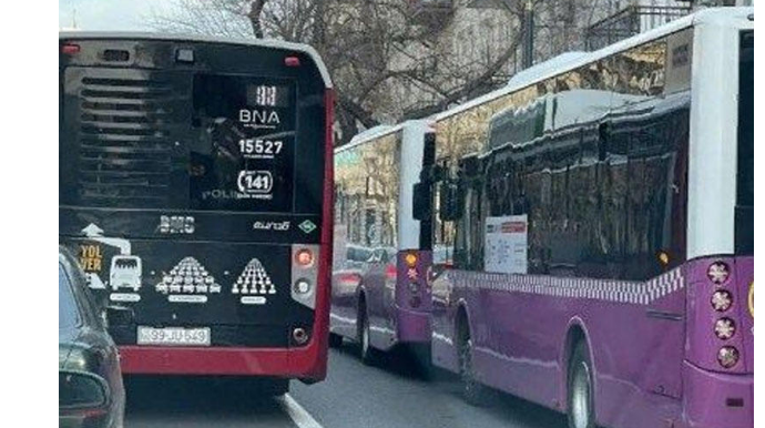 Sıxlığın həlli üçün çəkilən avtobus zolaqları özü sıxlıq yaradır - FOTO