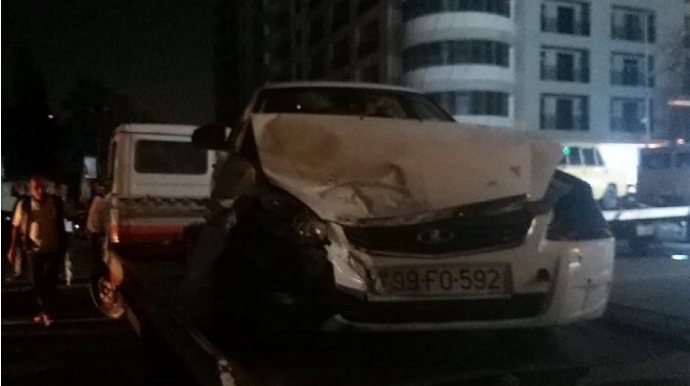 Bakıda iki avtomobil toqquşub, xəsarət alanlar var  - FOTO - VİDEO
