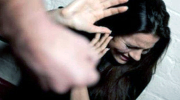 Bakıda 29 yaşlı kişi təzə evləndiyi arvadını boşanmaq istədiyi üçün küçədə döydü