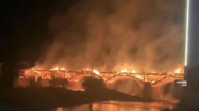 Çində 900 ildən çox yaşı olan taxta körpü yanıb 