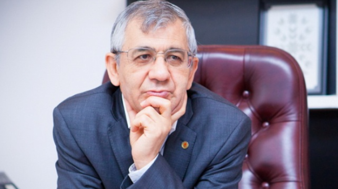 Hamlet İsaxanlı iddialara aydınlıq gətirdi:  "Yeni rektor qızım deyil, qohumumdur"