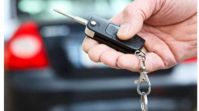 Polis saxta pulla özünə maşın aldı 