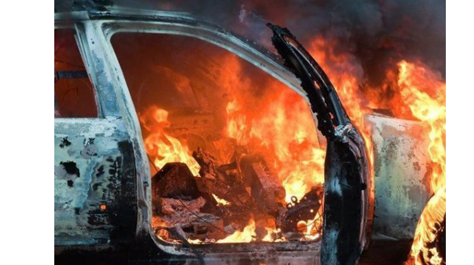 Bakıda maşın yanıb külə döndü