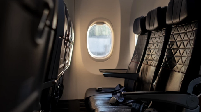 Təyyarədə DƏHŞƏT!  - İki nəfəri çəngəllə yaraladı