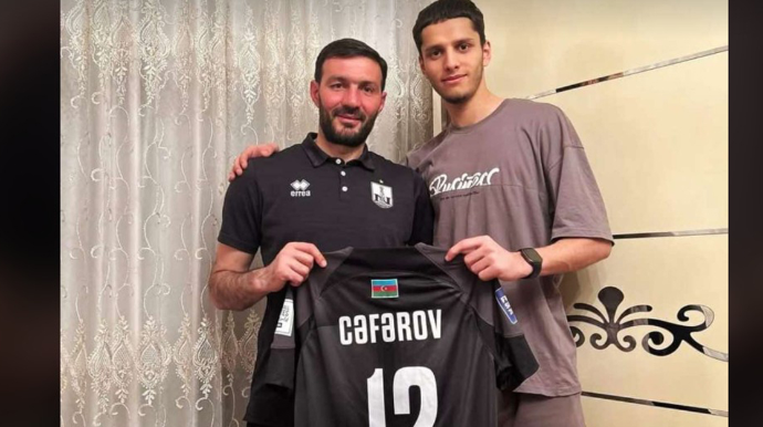 Millimizin üzvü məşqçisinə avtomobil hədiyyə etdi - FOTO