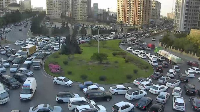 Bakının əsas küçə və prospektlərində sıxlıq var: Onlarla avtobus yolda qalıb – SİYAHI  - FOTO