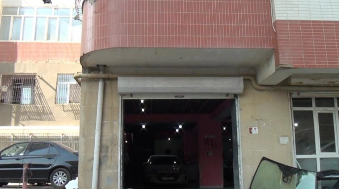 Avtomobil təmiri yerləri yollarda sıxlığa səbəb olur – Günah kimdədir?