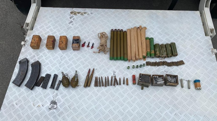 Bakıda avtomat, qumbara, siqnal minaları və sursat tapıldı - VİDEO 