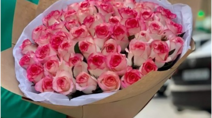 Sevdiyi qız gül buketini qəbul etmədi - Özünü öldürmək istədi