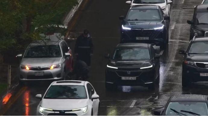 Bakıda yağışla bağlı bəzi yollarda sıxlıq var - FOTO