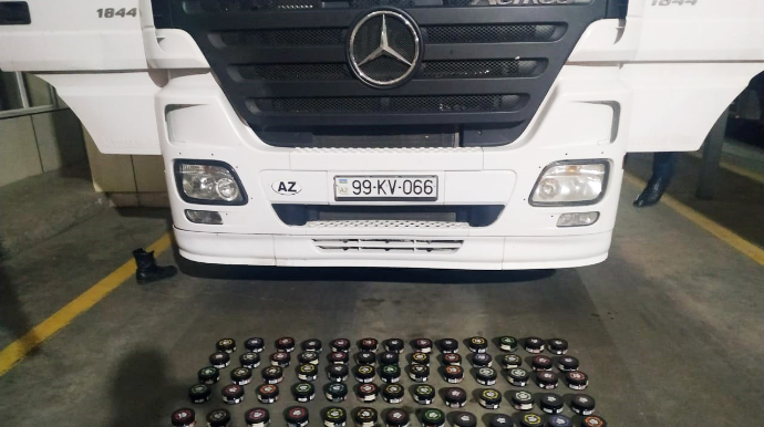 Yük avtomobilindən qəlyan üçün tütün məmulatları aşkarlanıb - FOTO 