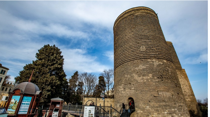 Qız Qalasının qarşısındakı körpü təmirə bağlandı  - FOTO