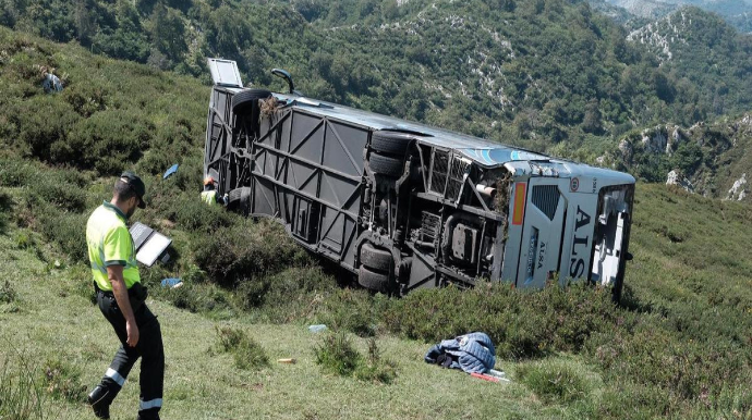 Avtobus uçurumdan aşdı, 40-dan çox yaralı var 
