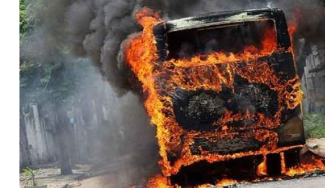 Bakıda sərnişin avtobusu yandı 